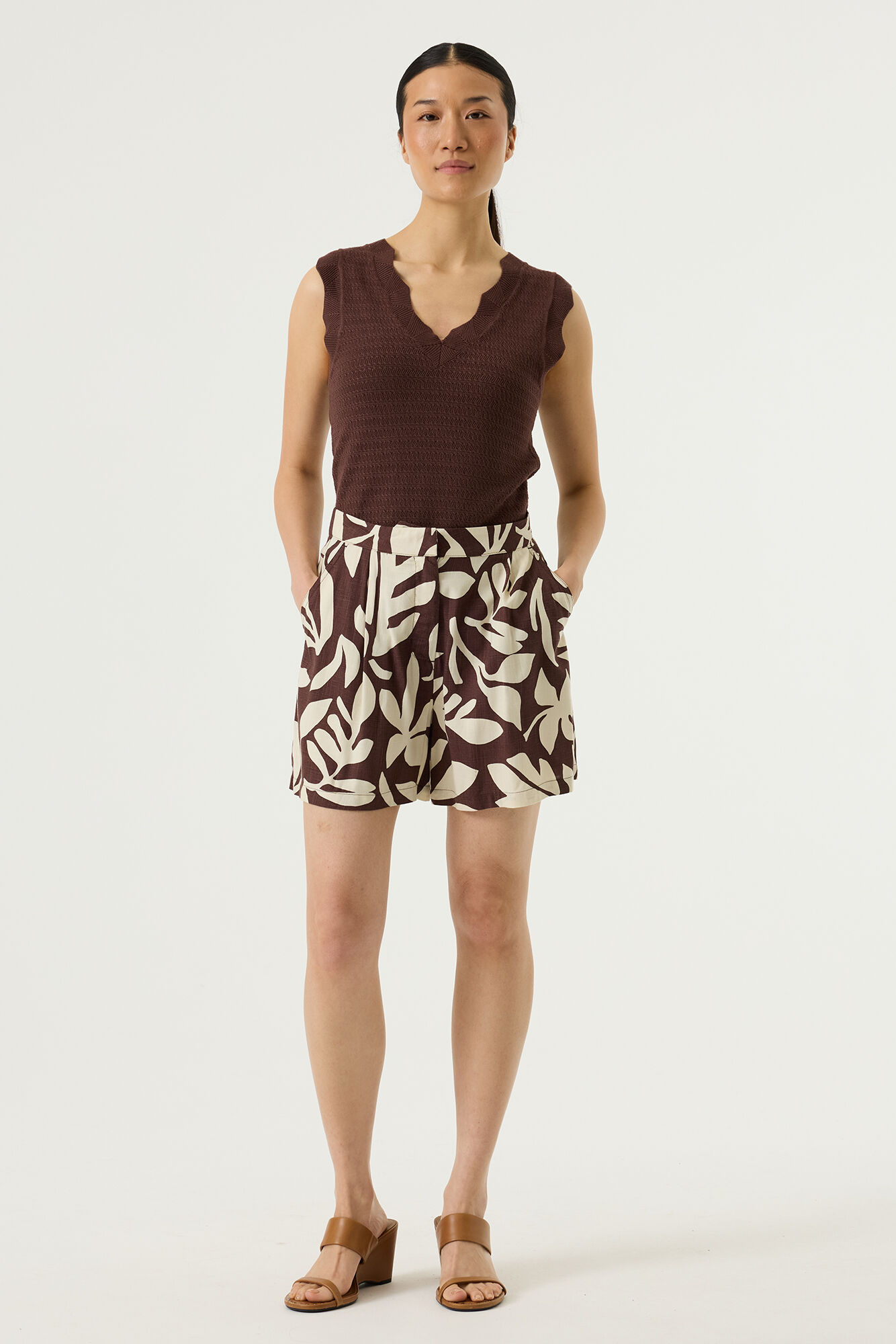 Garcia Female all over print short-earth brown